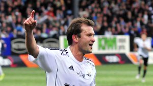 Strand jubler etter mål mot Strømsgodset jubel