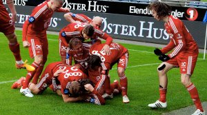 Jubel etter scoring av Liam Henderson borte mot Viking