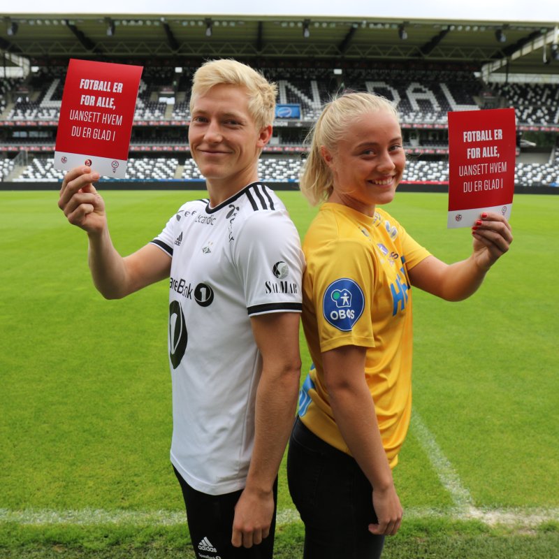 Fotball er for alle, uansett hvem du er glad i. Birger Meling sammen med&nbsp;Sarah Suphellen. (Foto: Jørgen Stenseth)