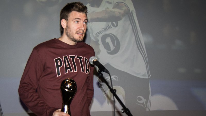 Nicklas Bendtner ble kåret av partnerne til årets spiller.