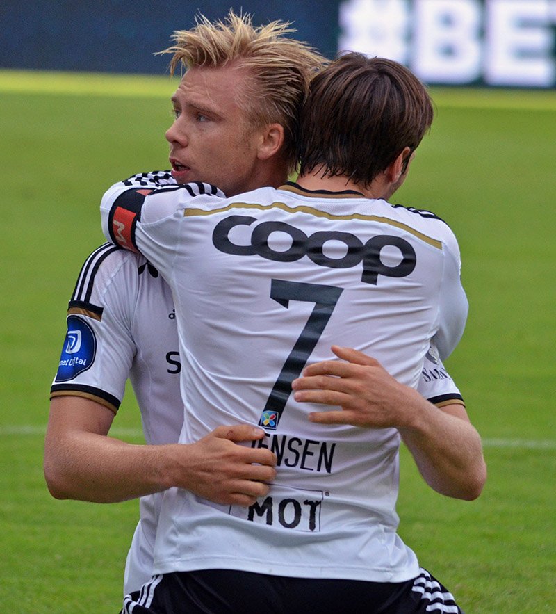 Alexander og Mike feirer skåring