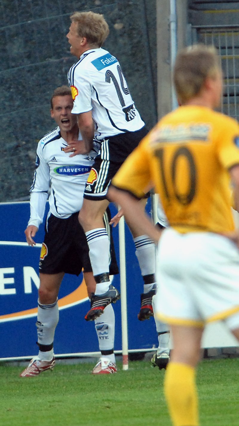 Øyvind Storflor og Steffen Iversen jubler for scoring