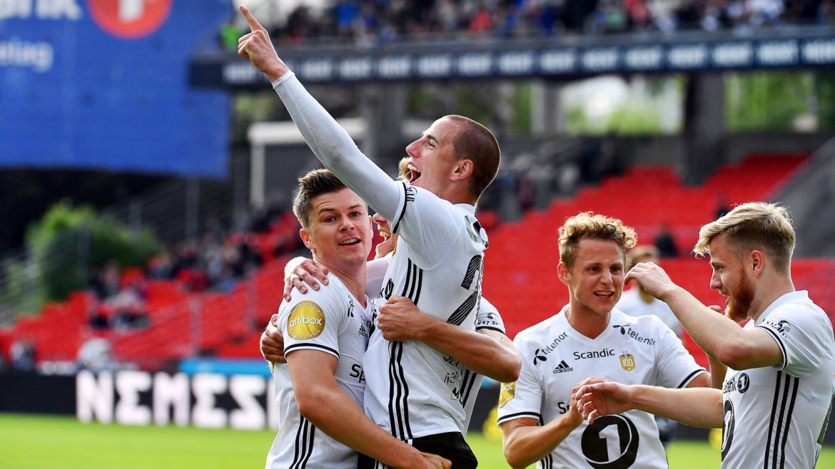 Milan Jevtovic jubler etter 3-0.