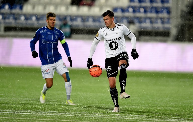 Pål andre Helland måtte se seg slått av Joachim Thomassen og Sarpsborg 08 i serieåpningen.