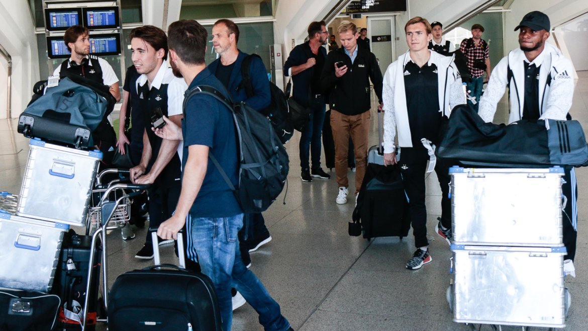 På vei ut gjennom tollen i Bilbao og til bussen.