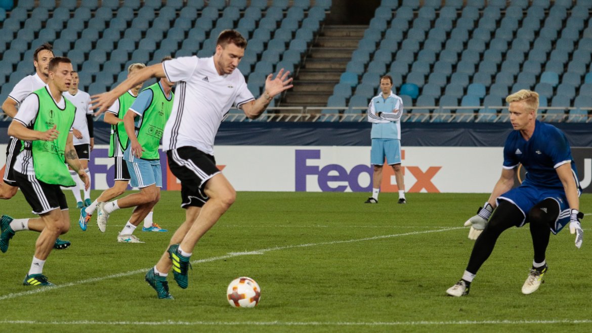 Nicklas forsøker å overliste Arild Østbø.