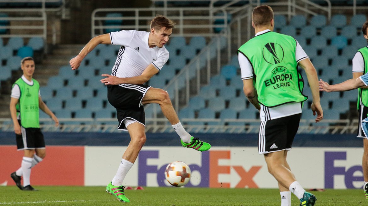 Anders Ågnes Konradsen tester skuddfoten.