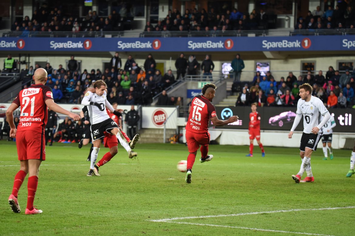 Anders Ågnes Konradsen setter inn 2-1 på overtid.