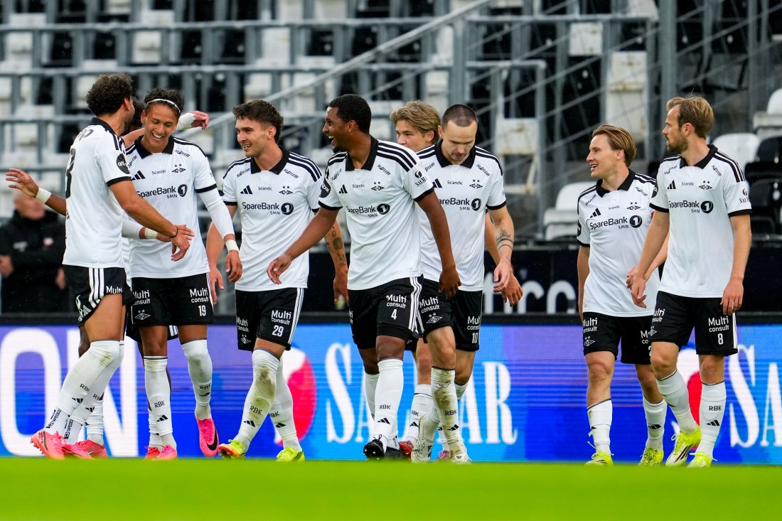 Adrian Pereira har akkurat satt inn 1-0 mot Fredrikstad på lekkert vis. Foto: Ole Martin Wold / NTB