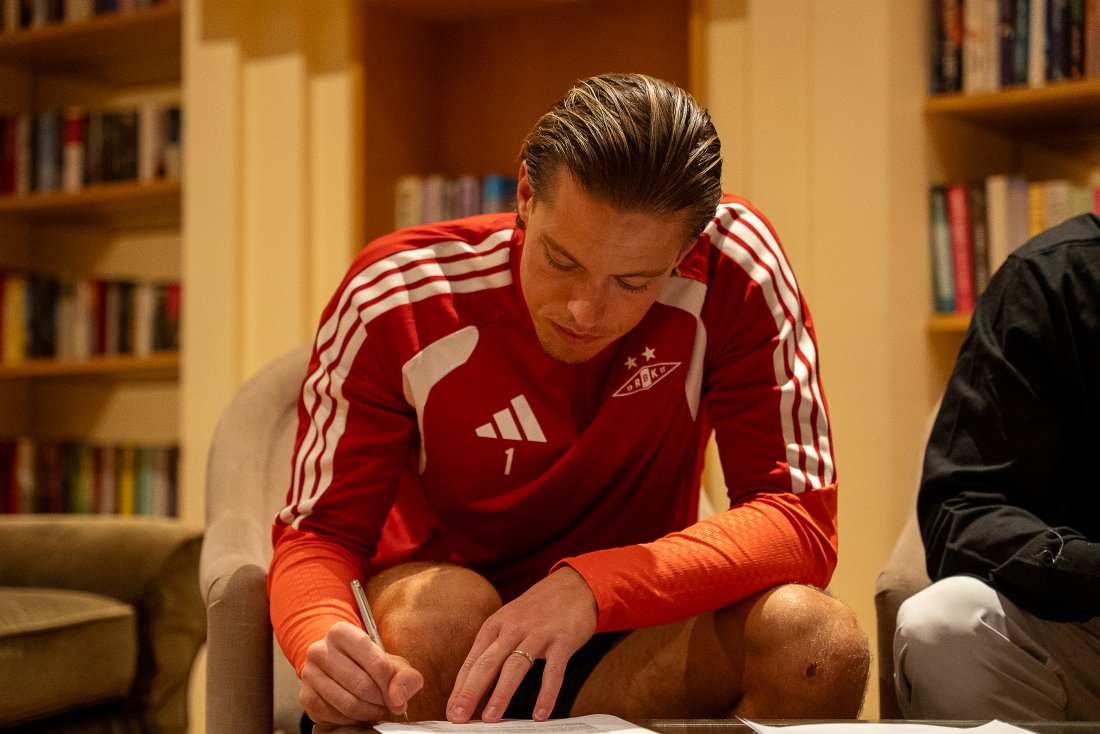 Leopold Wahlstedt skrev under på en avtale med Rosenborg sent lørdag kveld.